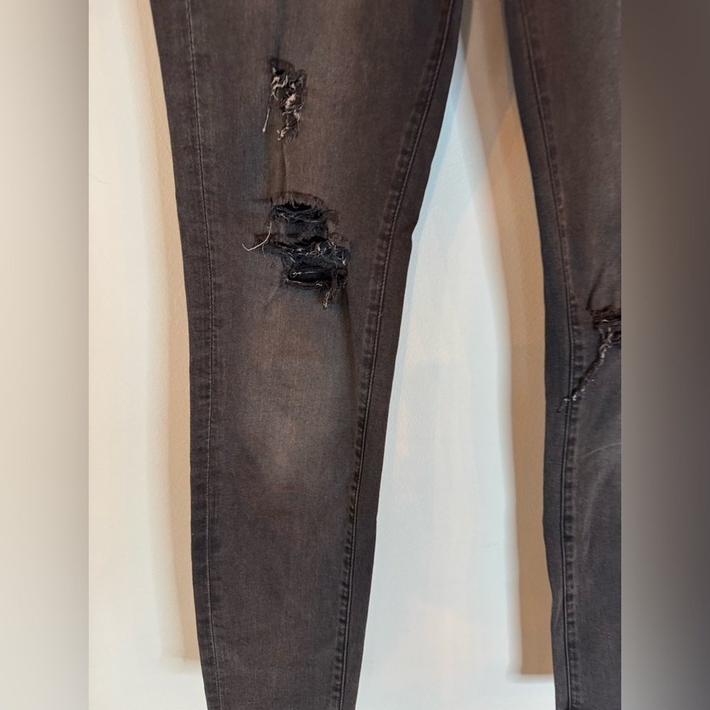 Etienne Marcel Distressed Grey Jeans w/ Red Zipper Detail – Size 29 - Picture 17 of 17